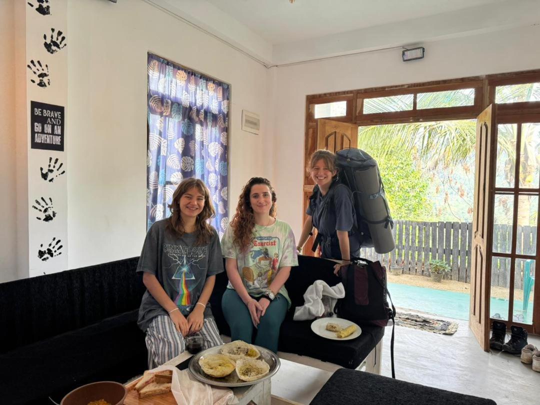 Bed & Baggage Hostel Ella Bagian luar foto