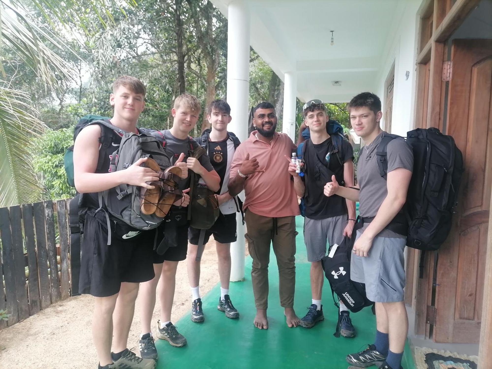 Bed & Baggage Hostel Ella Bagian luar foto